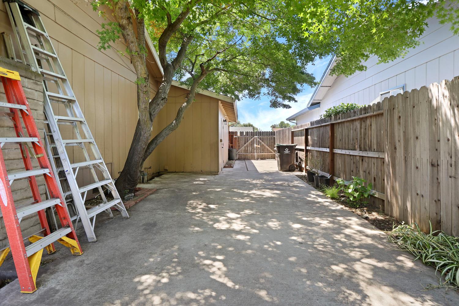 8348 Edgefield Way