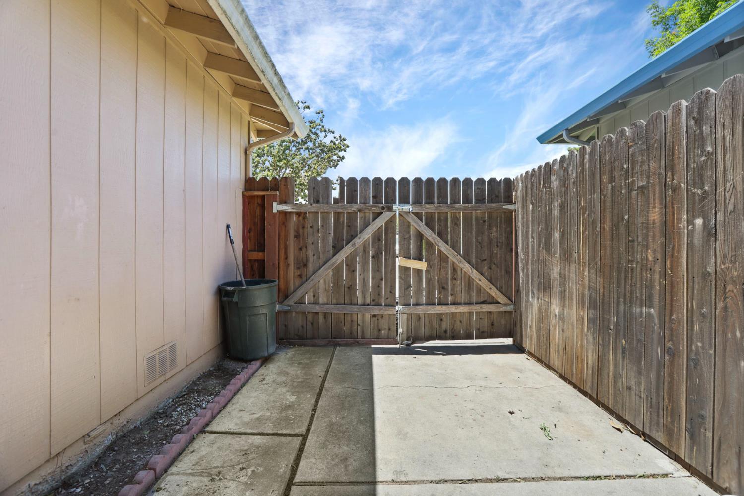 8348 Edgefield Way
