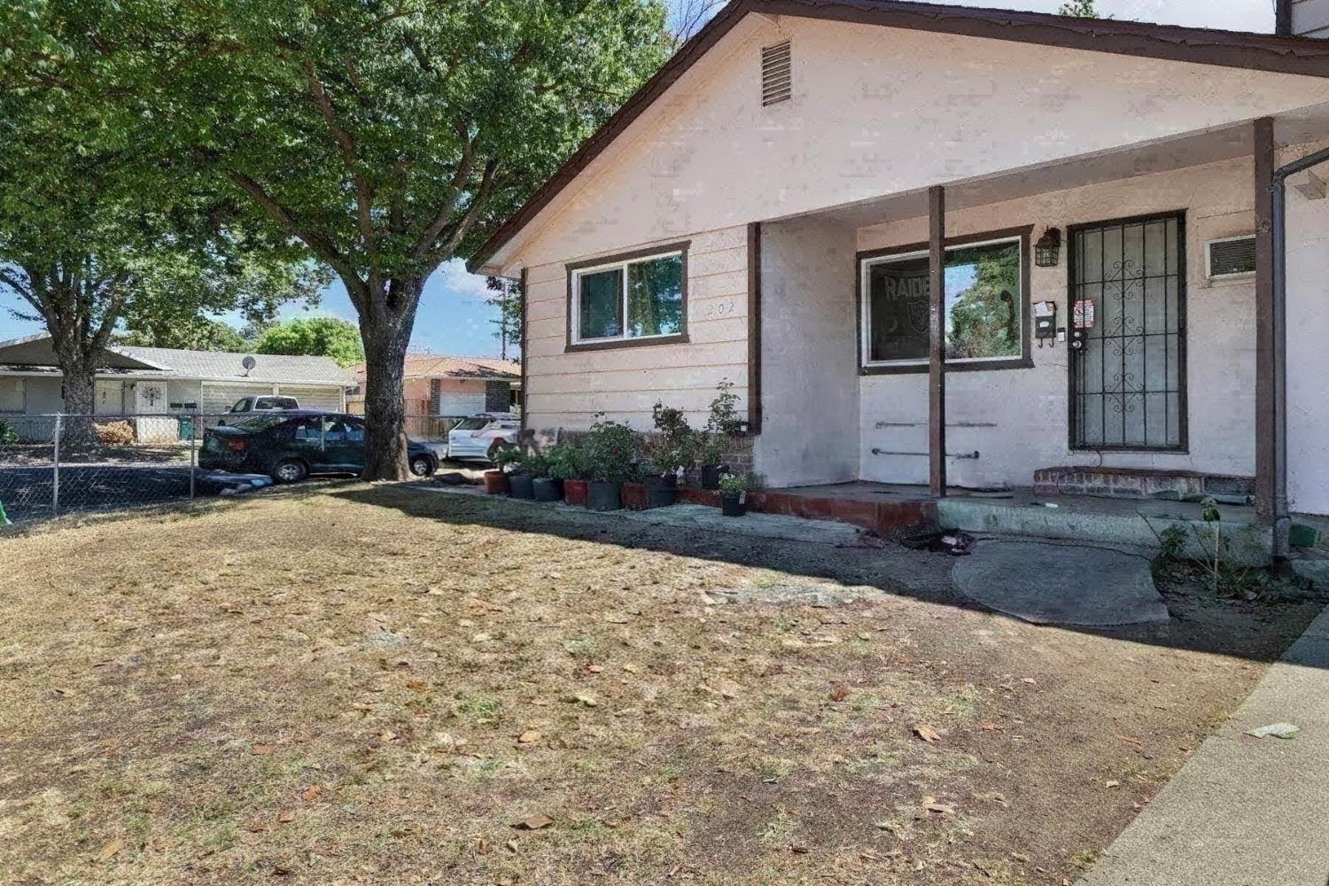 204 Leslie Avenue