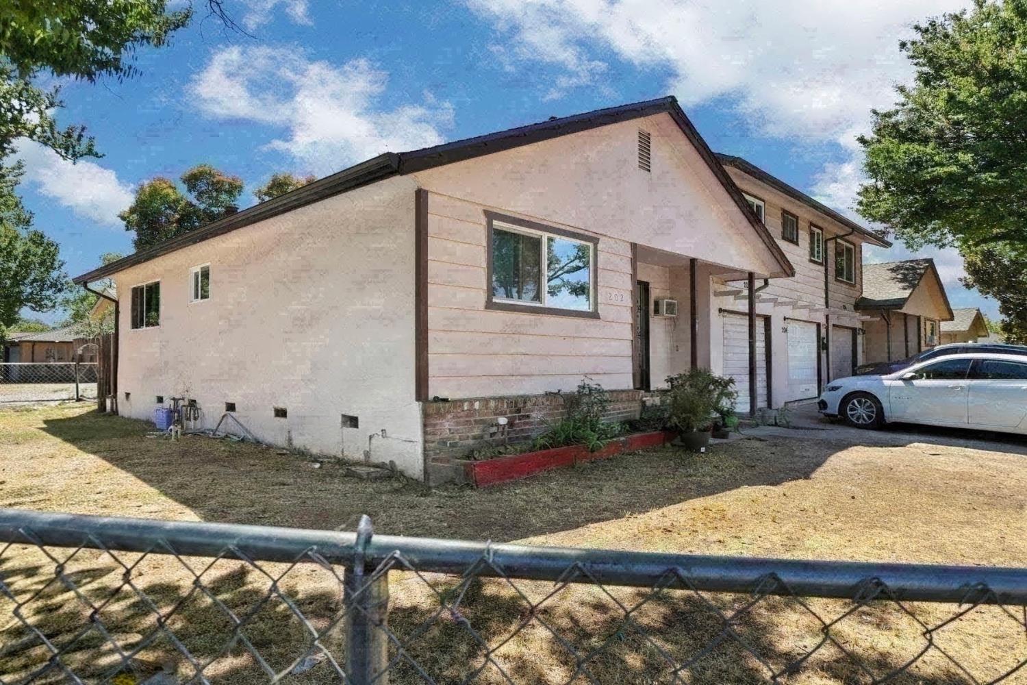 204 Leslie Avenue