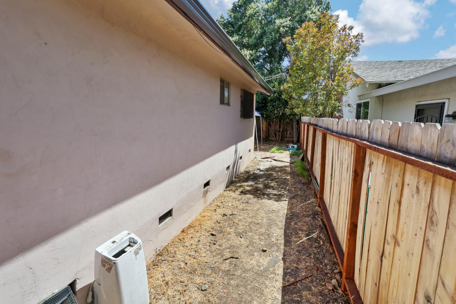 204 Leslie Avenue