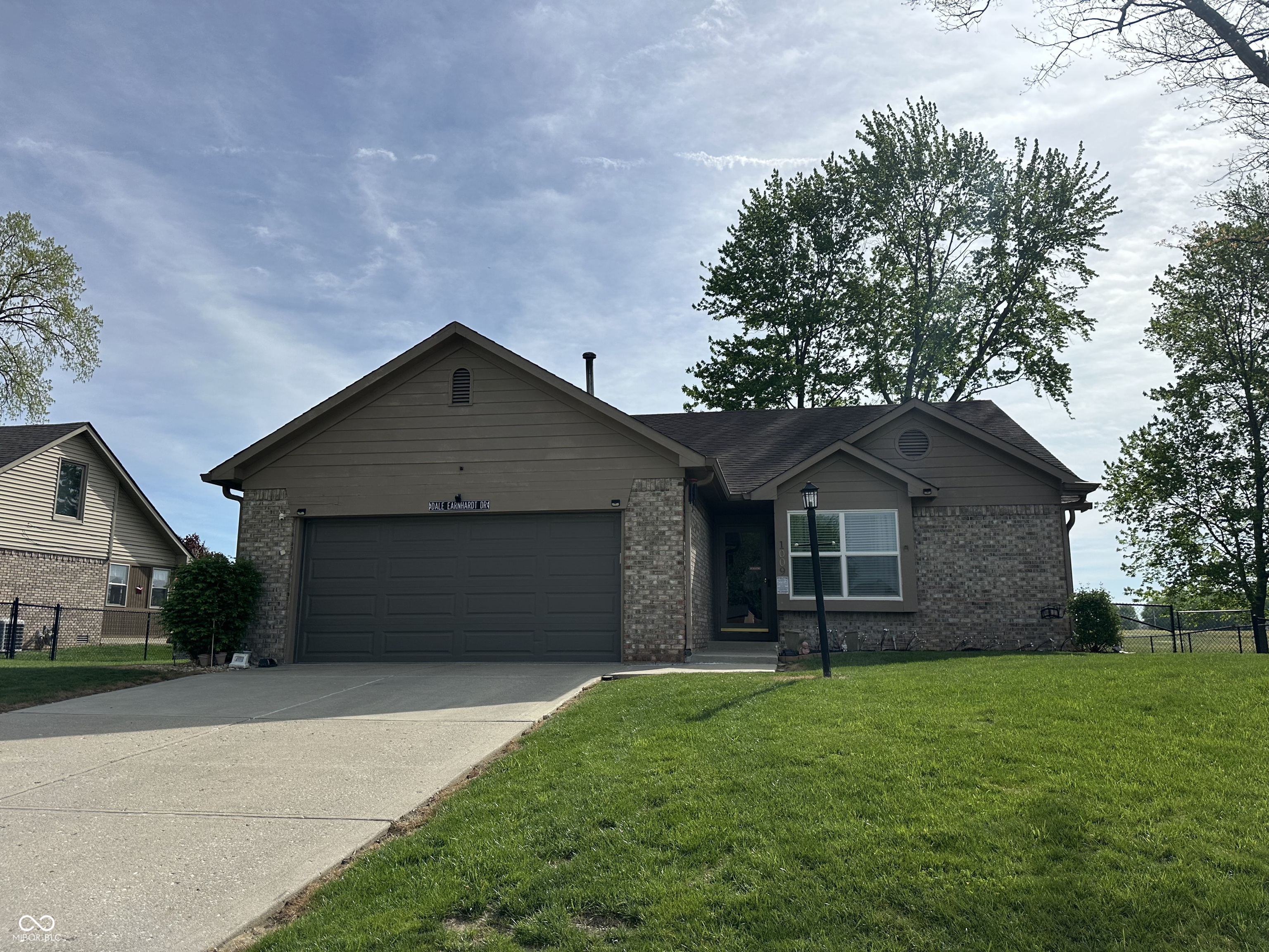 1009 Honeysuckle Drive
