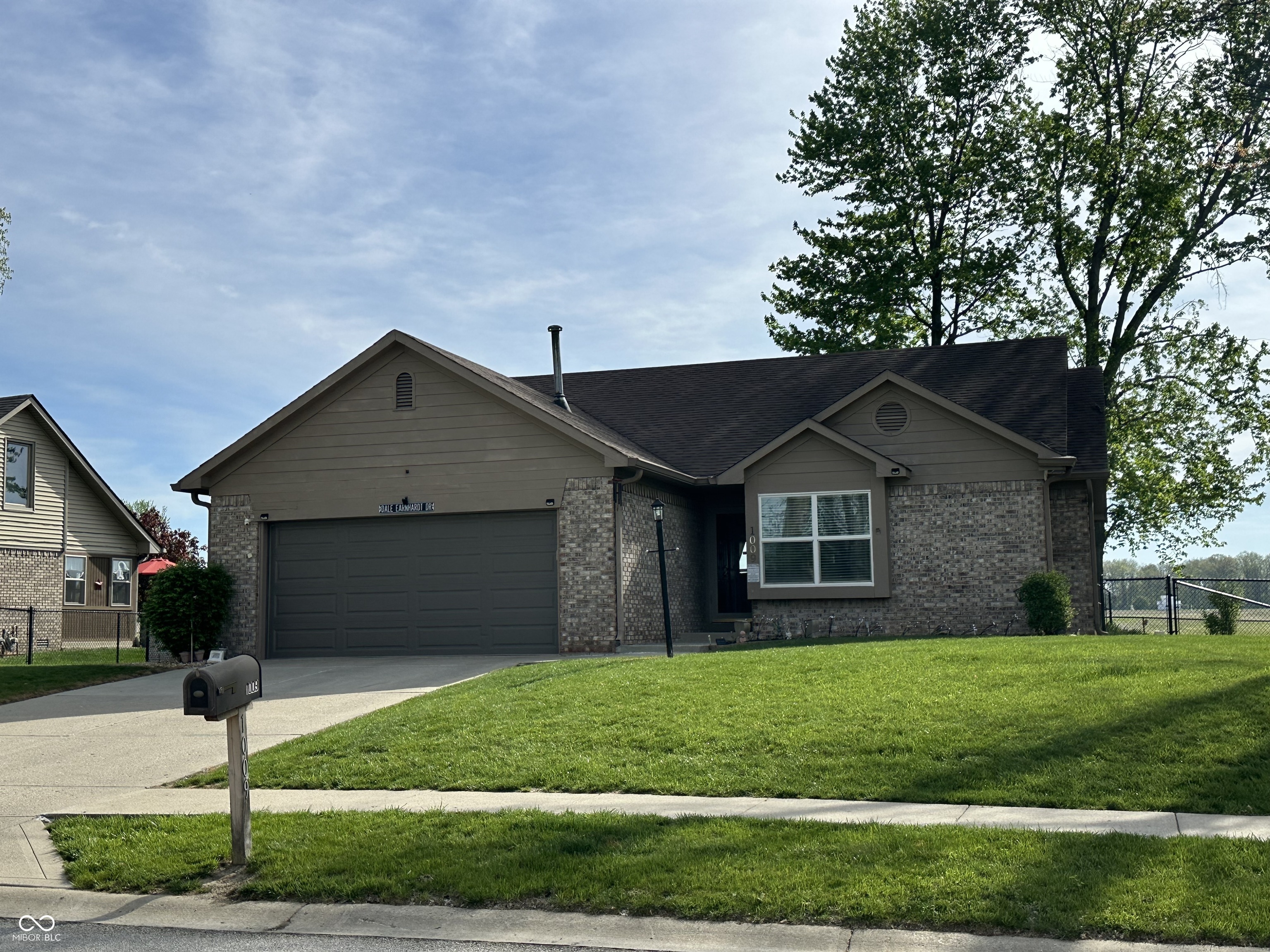 1009 Honeysuckle Drive
