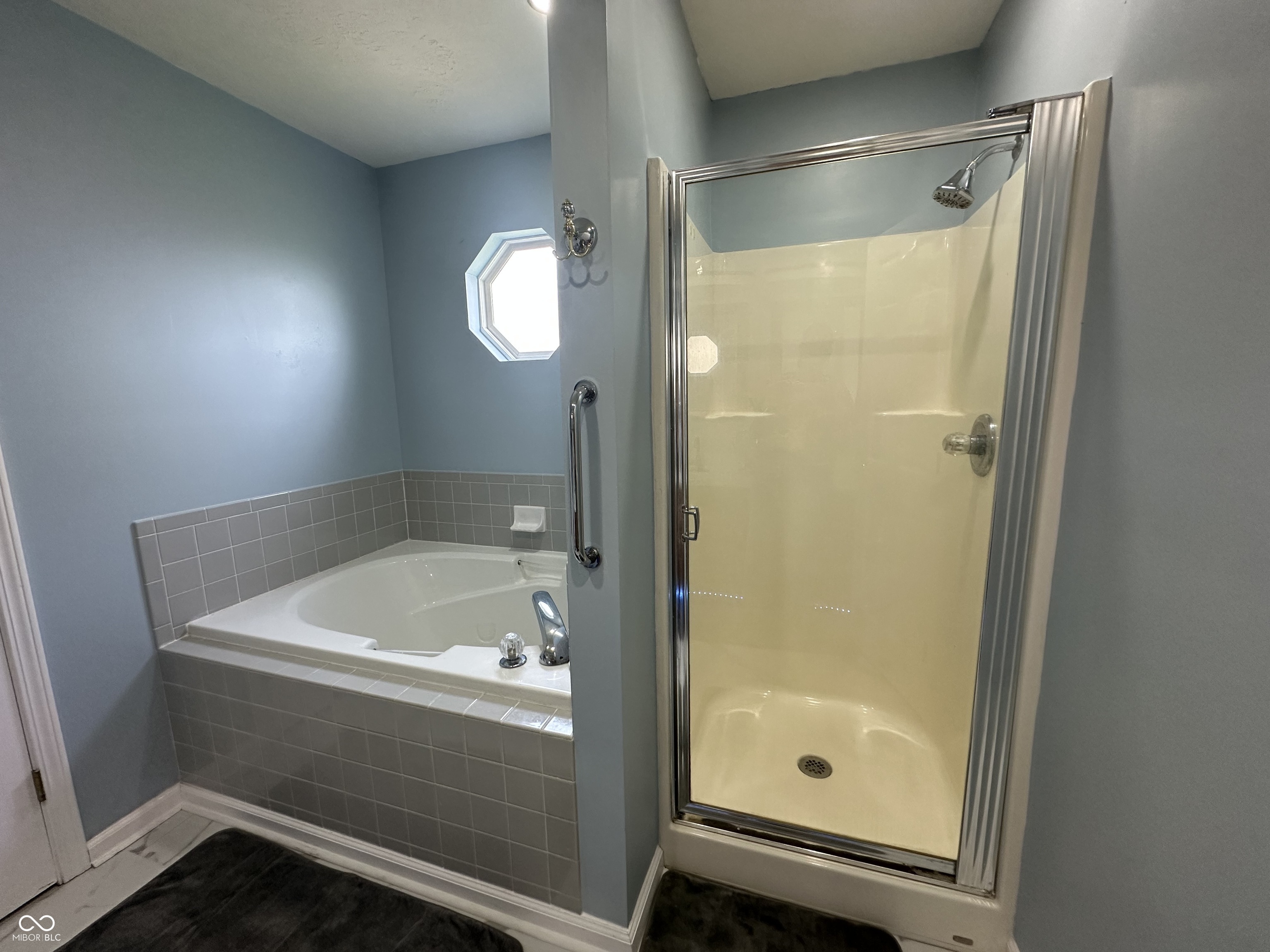 1009 Honeysuckle Drive