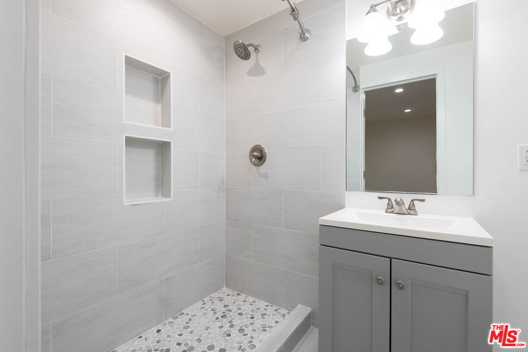 1440 Veteran Ave Unit: 320