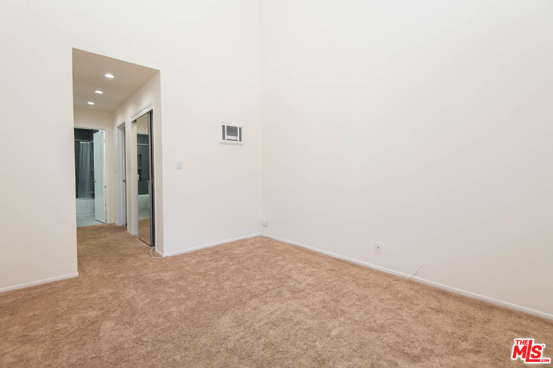 1440 Veteran Ave Unit: 320