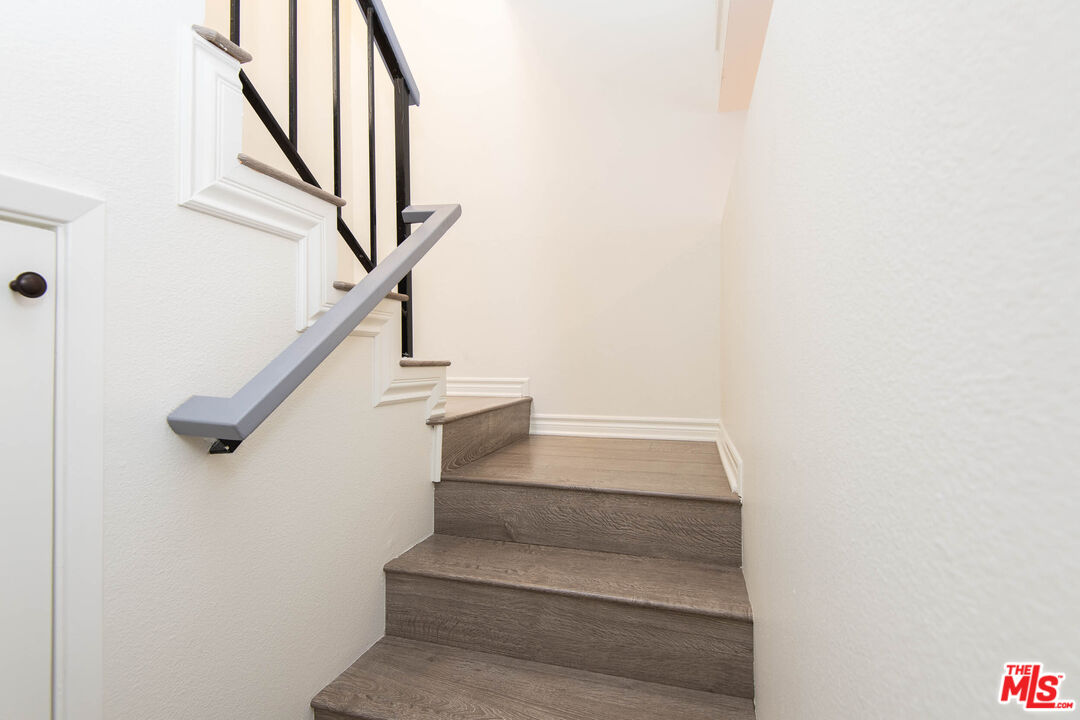 11818 Moorpark St