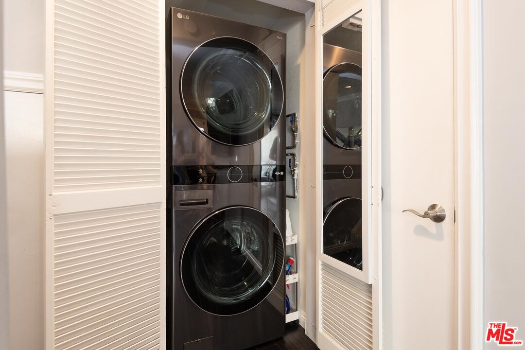 11744 Moorpark St Unit: O
