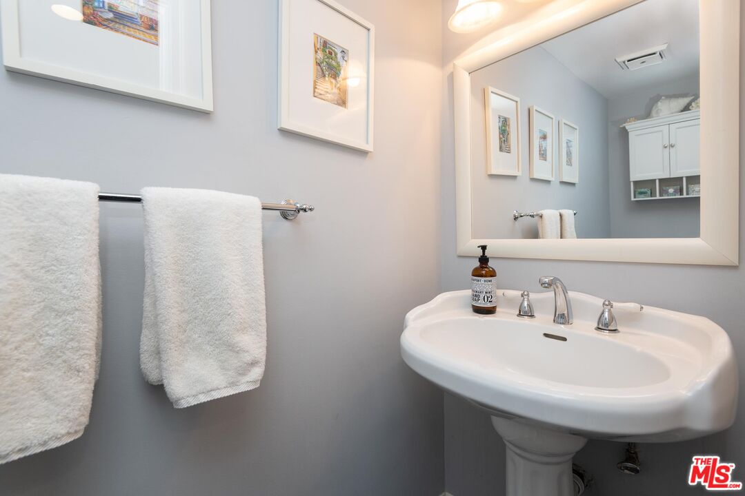 11744 Moorpark St Unit: O