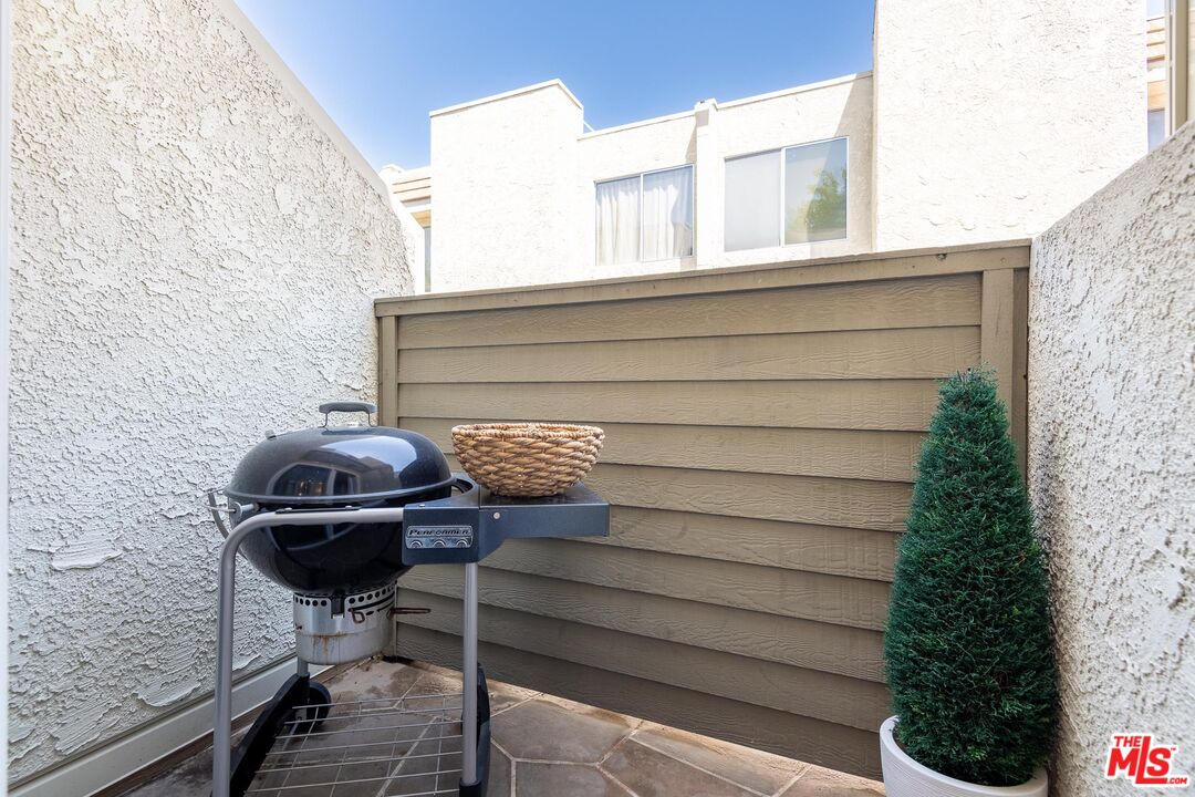 11744 Moorpark St Unit: O