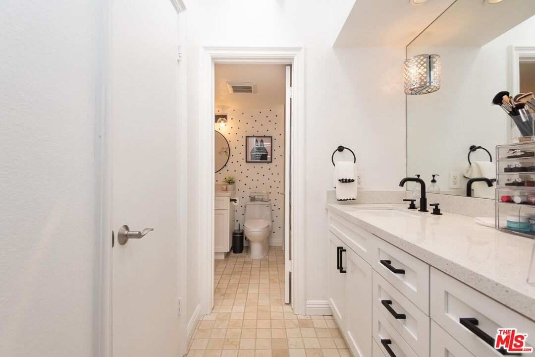 11744 Moorpark St Unit: O