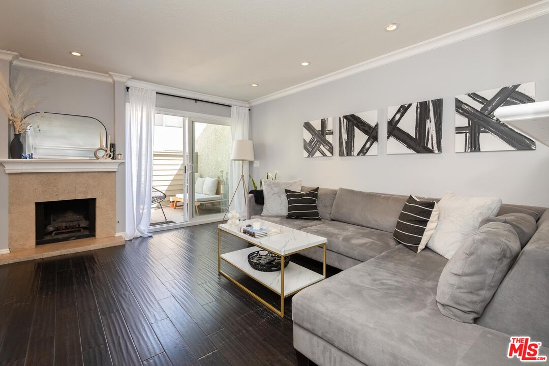 11744 Moorpark St Unit: O
