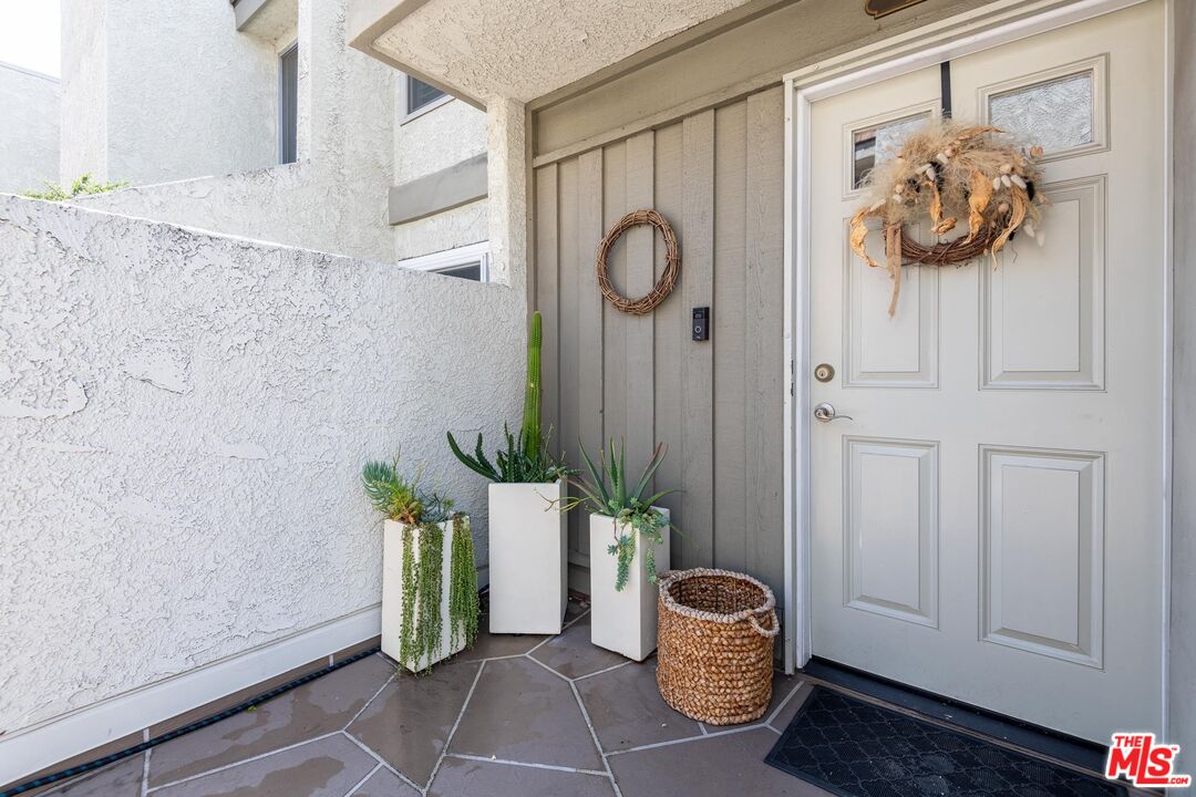 11744 Moorpark St Unit: O