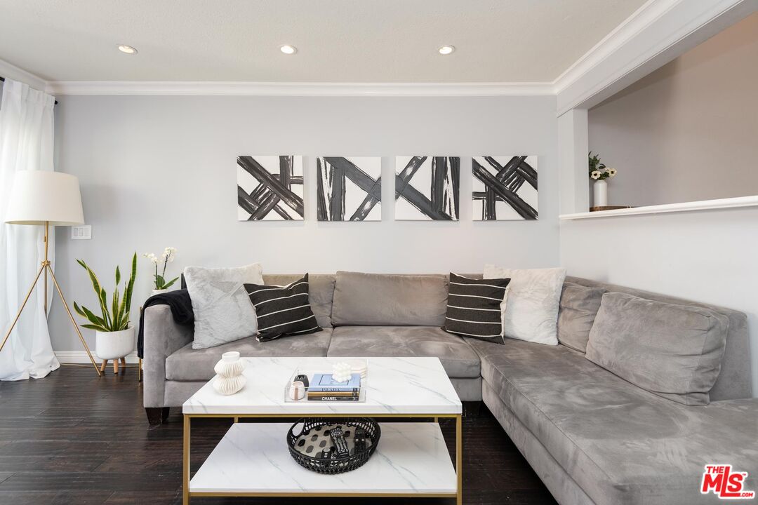 11744 Moorpark St Unit: O