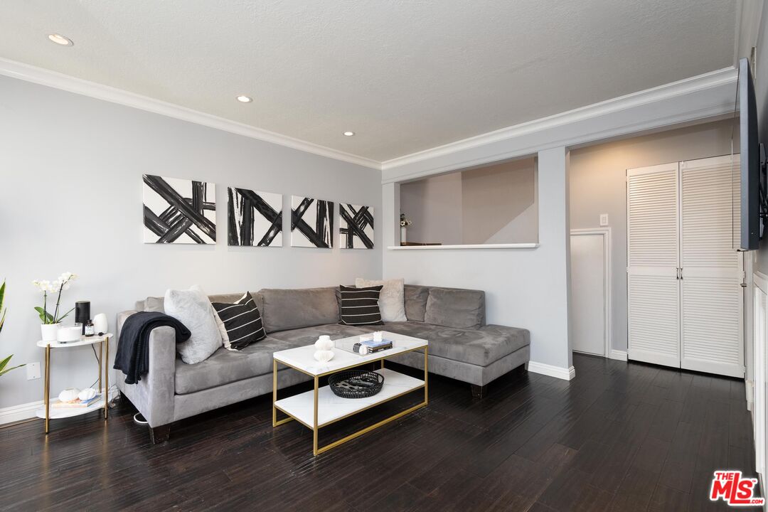11744 Moorpark St Unit: O