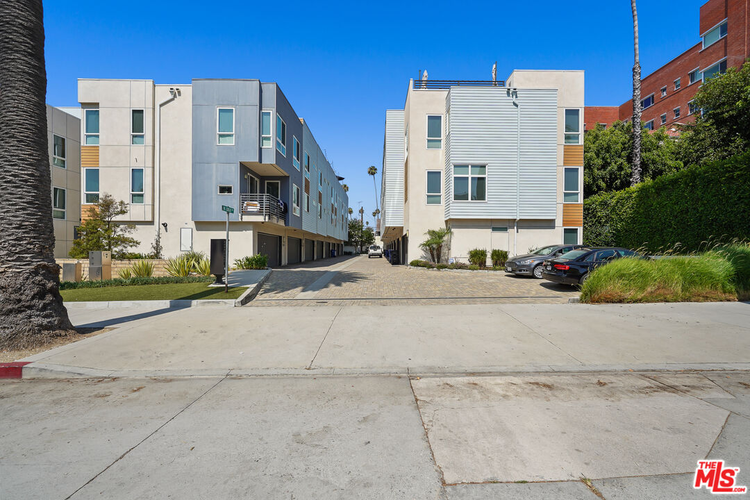 5637 Cielo Way