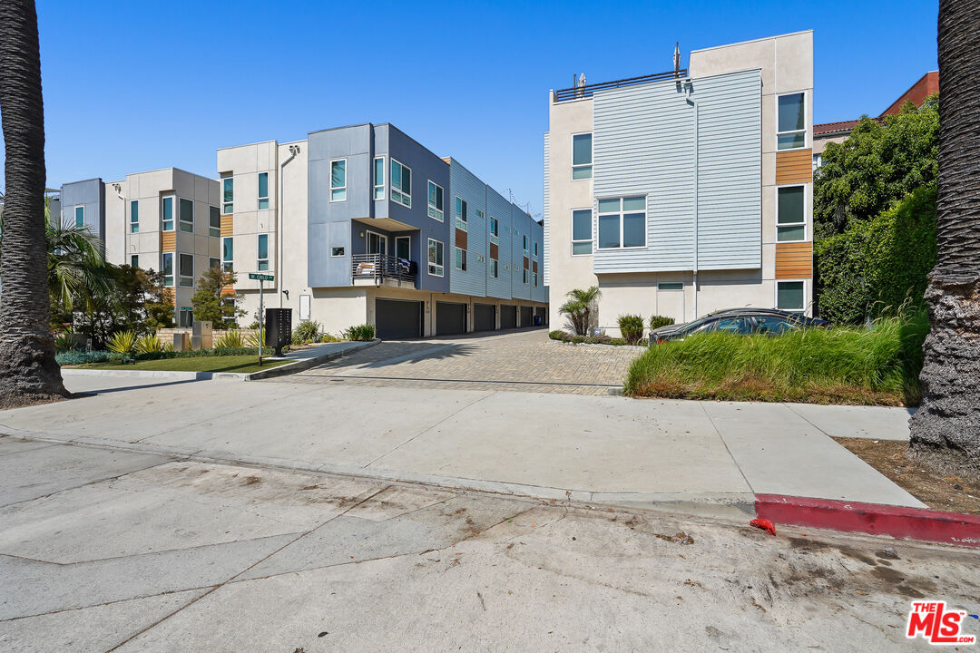 5637 Cielo Way