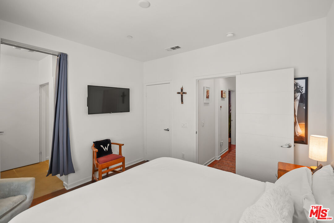 5637 Cielo Way