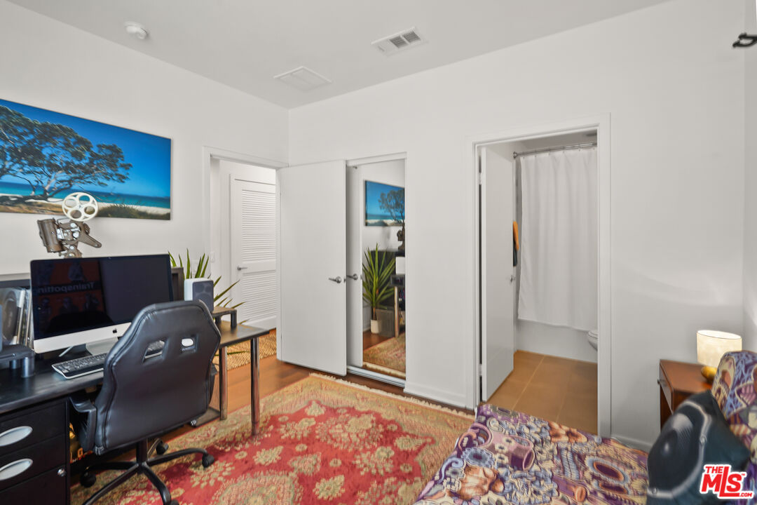 5637 Cielo Way