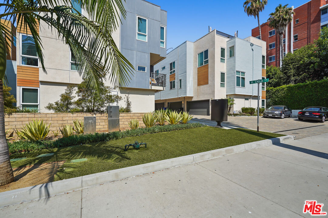 5637 Cielo Way