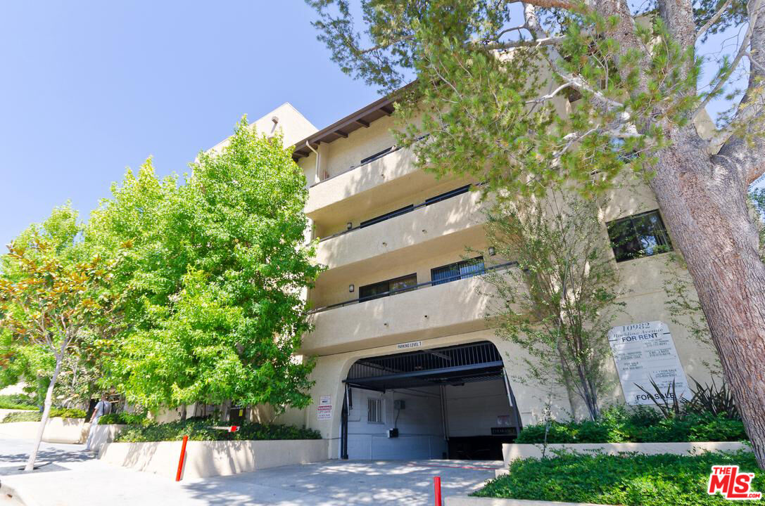10982 Roebling Ave Unit: 439