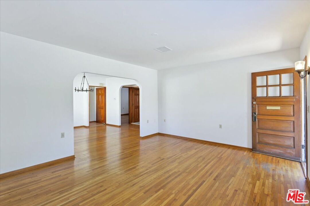 1234 N Mansfield Ave