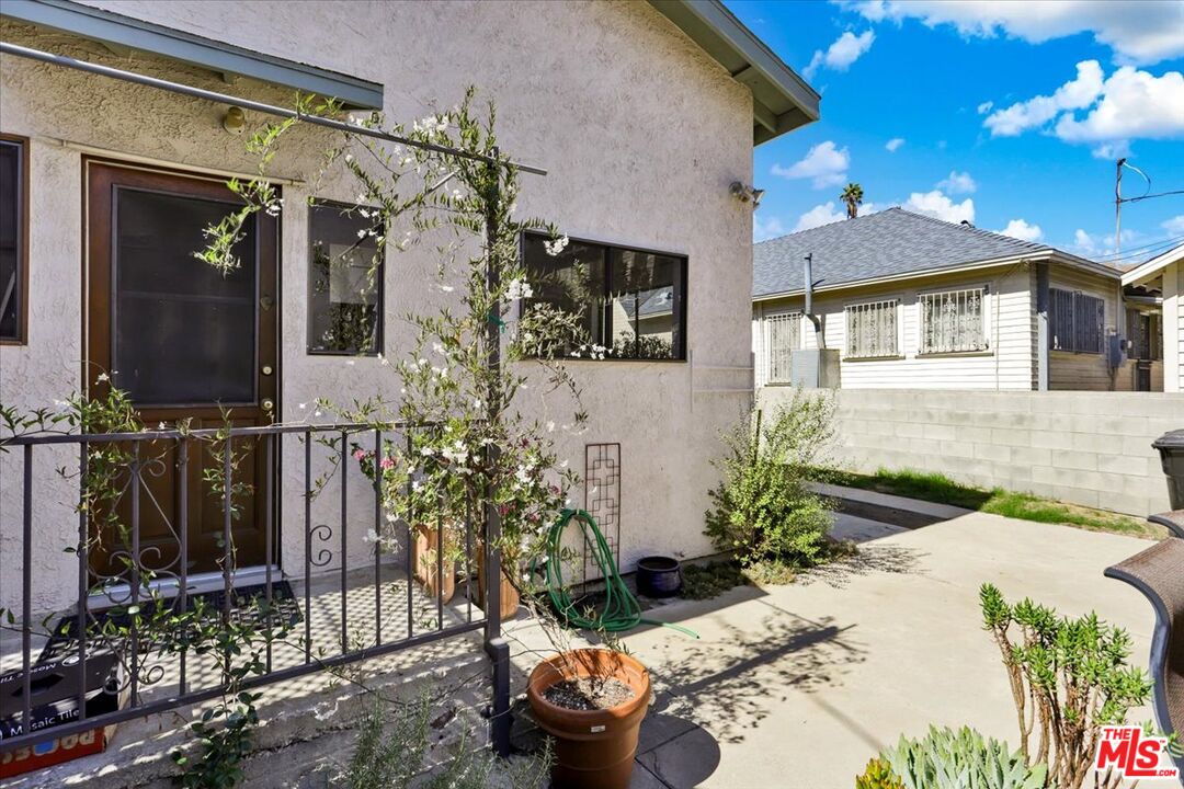 1234 N Mansfield Ave