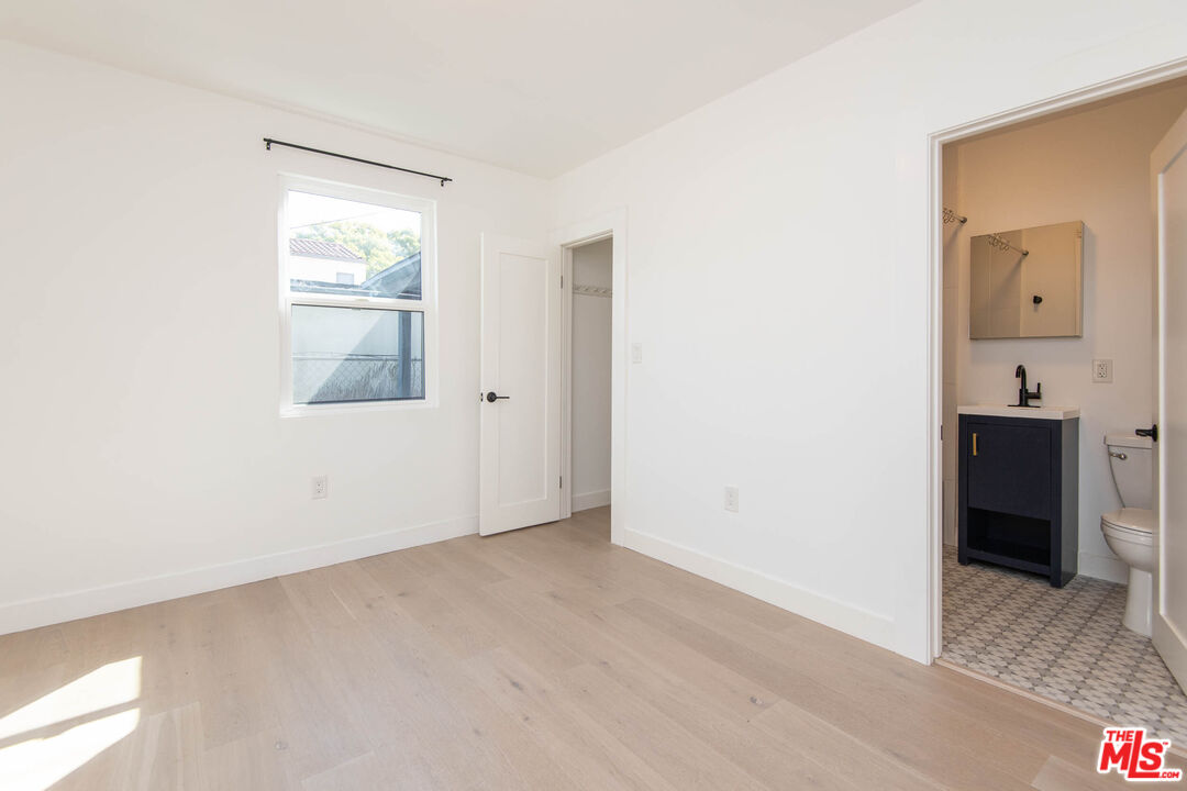 2260 Riverdale Ave