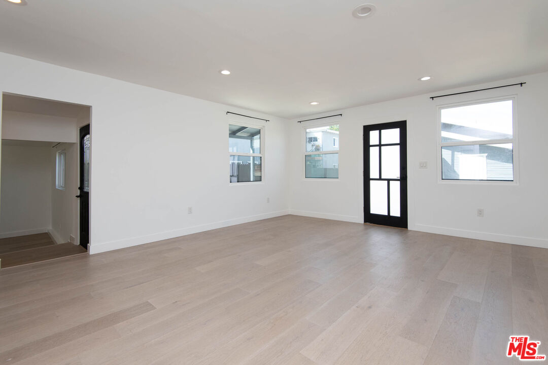 2260 Riverdale Ave