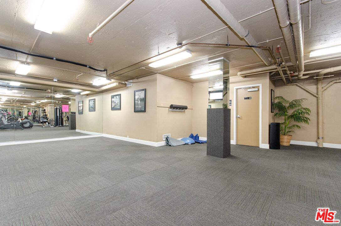 10982 ROEBLING AVE Unit: 520