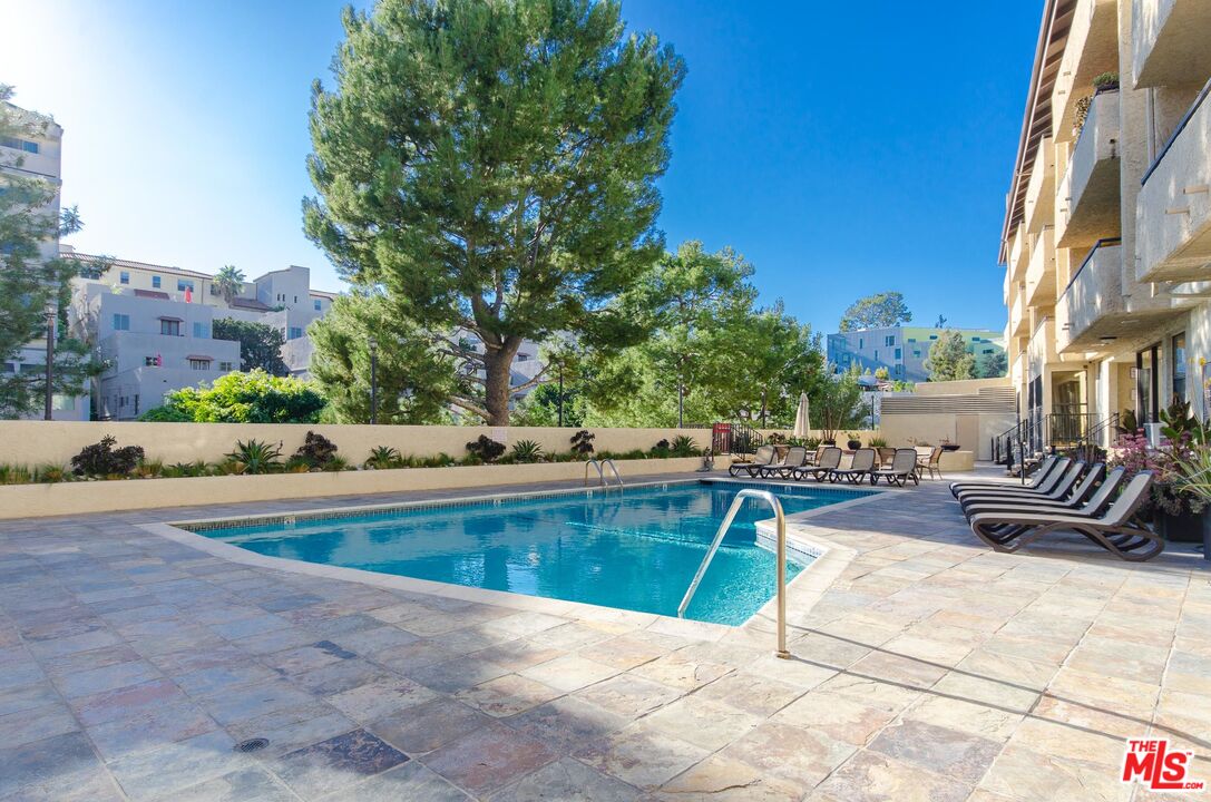 10982 ROEBLING AVE Unit: 520