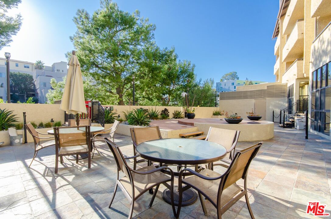 10982 ROEBLING AVE Unit: 520