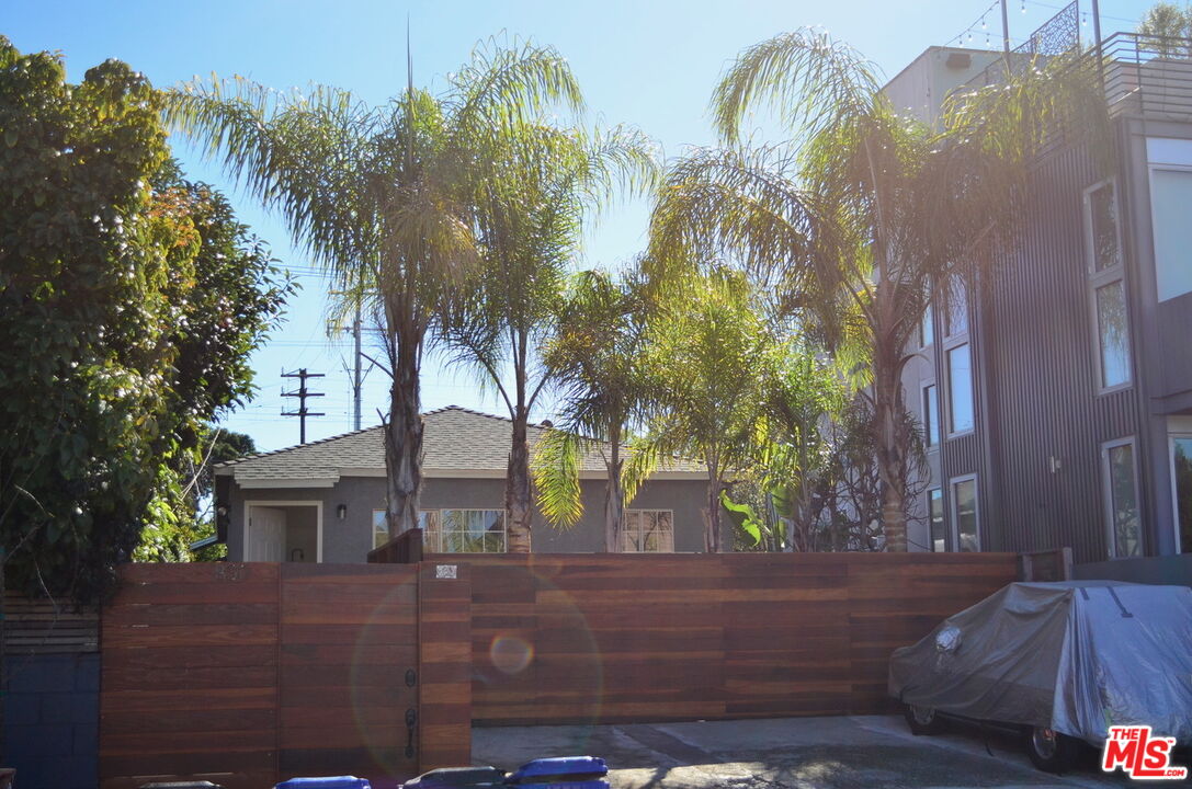 830 Brooks Ave