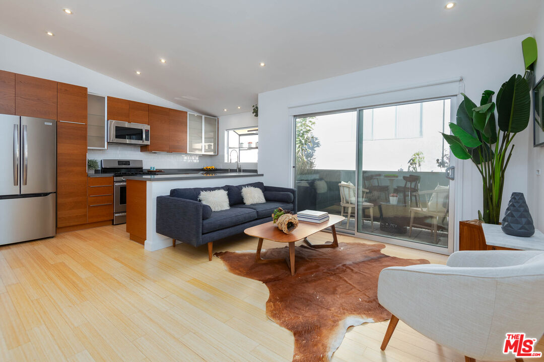 11634 Gorham Ave Unit: 203