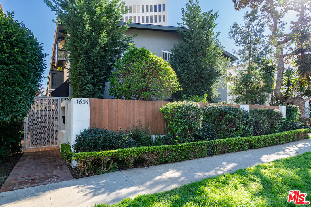 11634 Gorham Ave Unit: 203