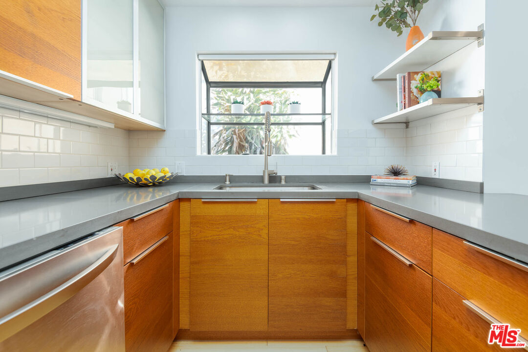 11634 Gorham Ave Unit: 203