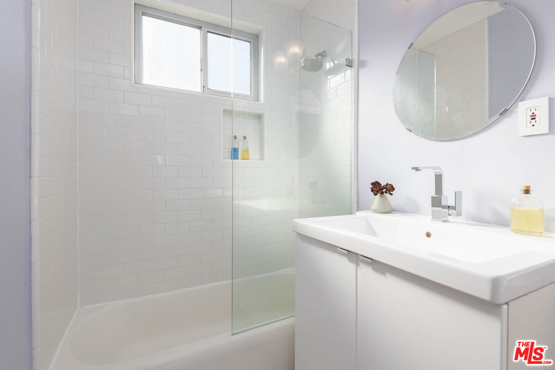 11634 Gorham Ave Unit: 203