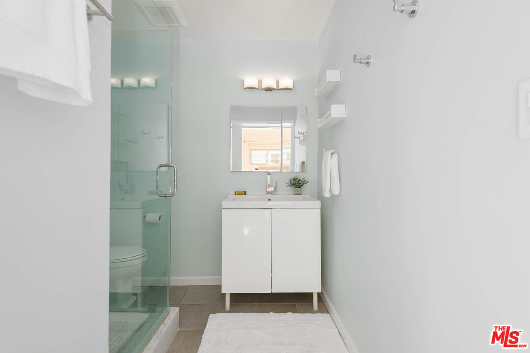 11634 Gorham Ave Unit: 203