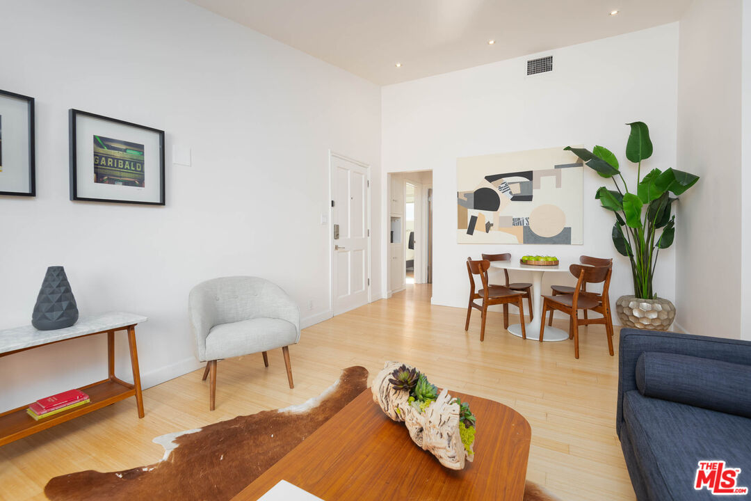 11634 Gorham Ave Unit: 203