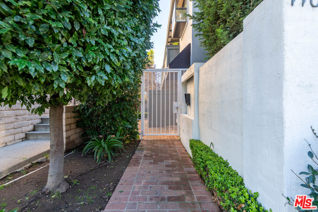 11634 Gorham Ave Unit: 203