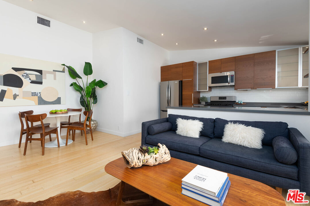 11634 Gorham Ave Unit: 203