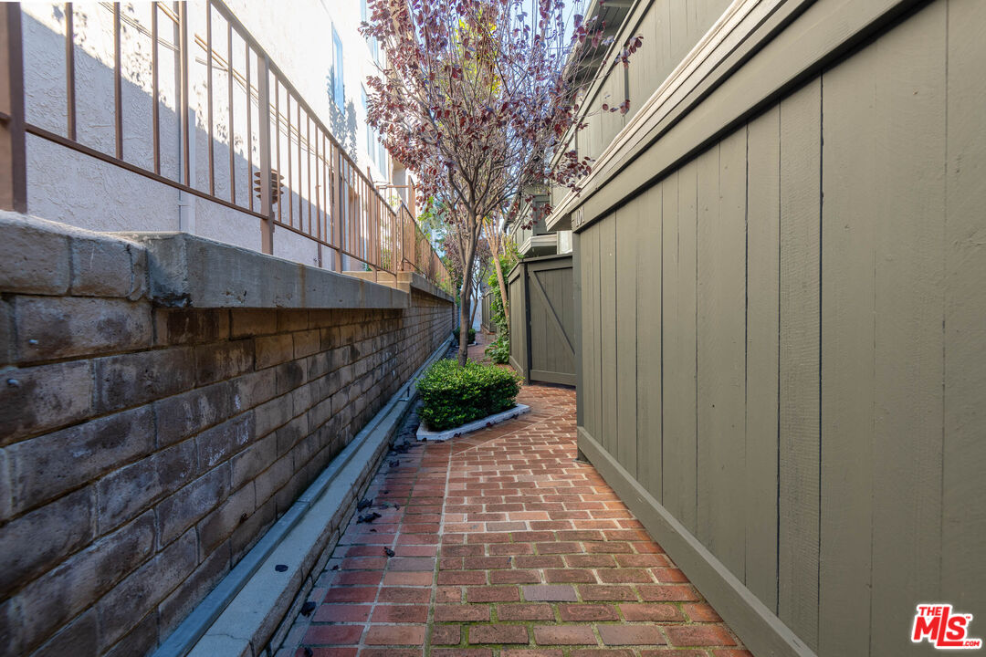 11634 Gorham Ave Unit: 203