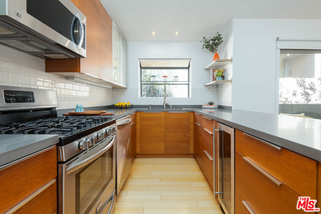 11634 Gorham Ave Unit: 203