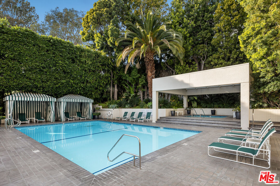 1131 Alta Loma Rd Unit: 123