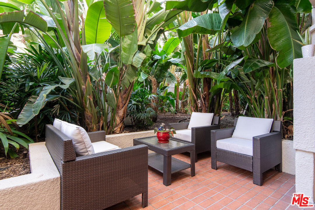 1131 Alta Loma Rd Unit: 123