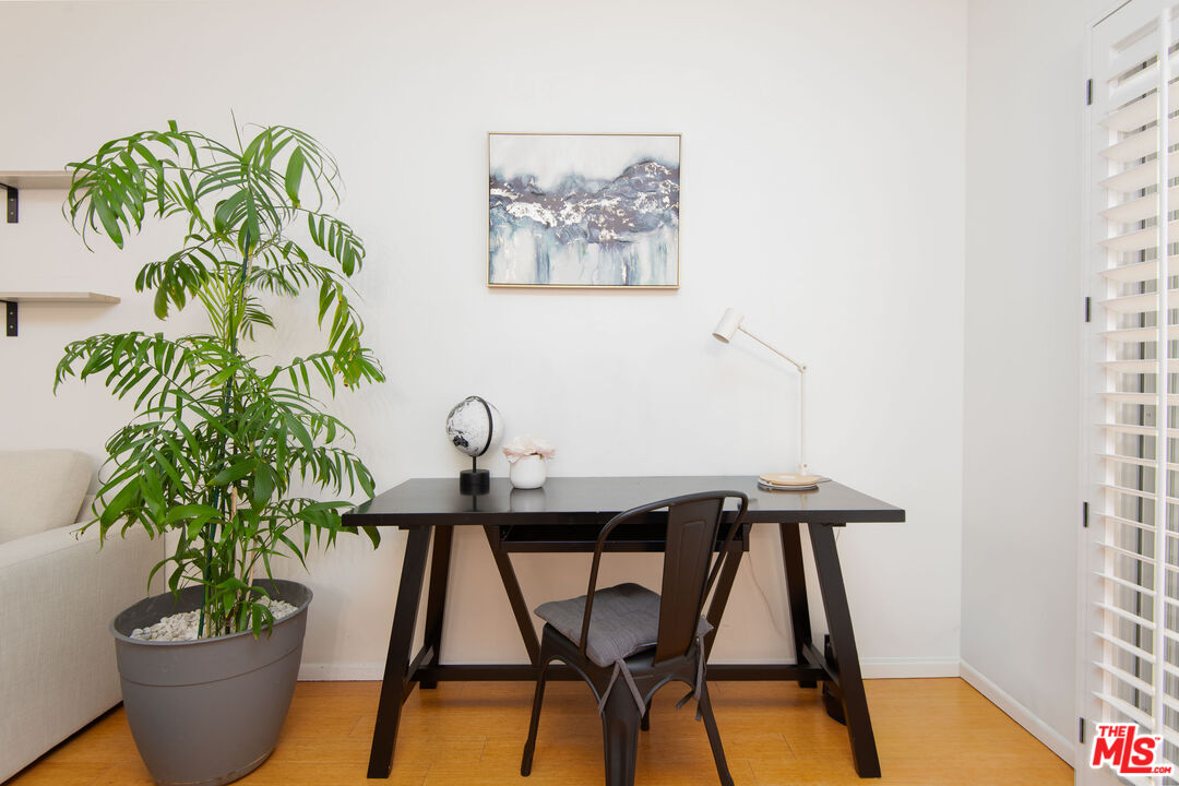 1131 Alta Loma Rd Unit: 123