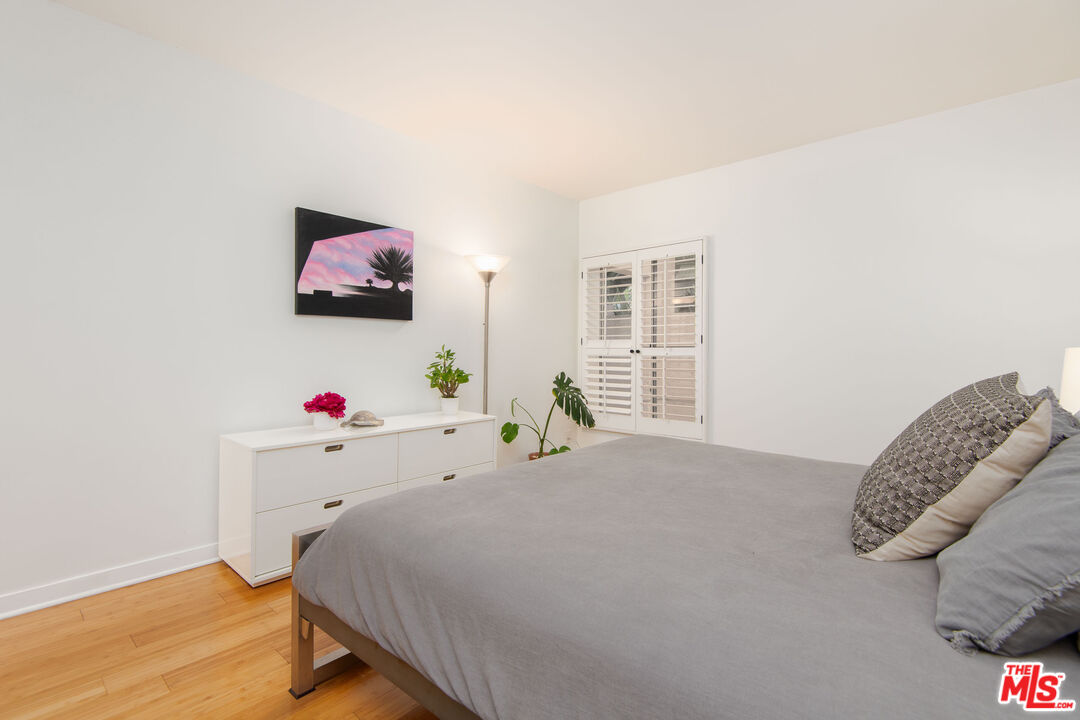 1131 Alta Loma Rd Unit: 123