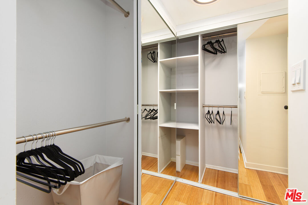 1131 Alta Loma Rd Unit: 123