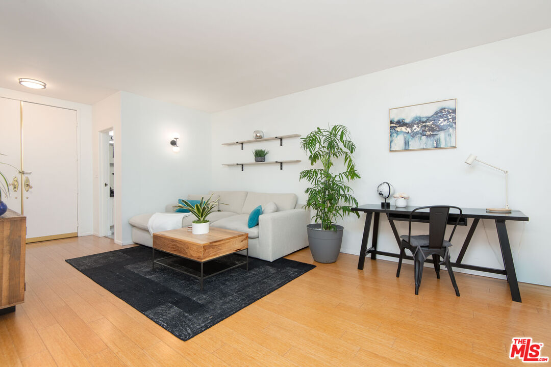 1131 Alta Loma Rd Unit: 123