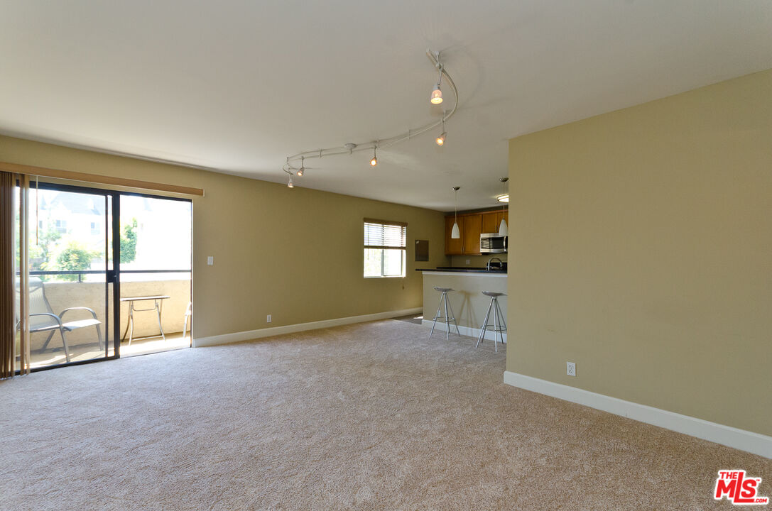 10982 ROEBLING AVE Unit: 461